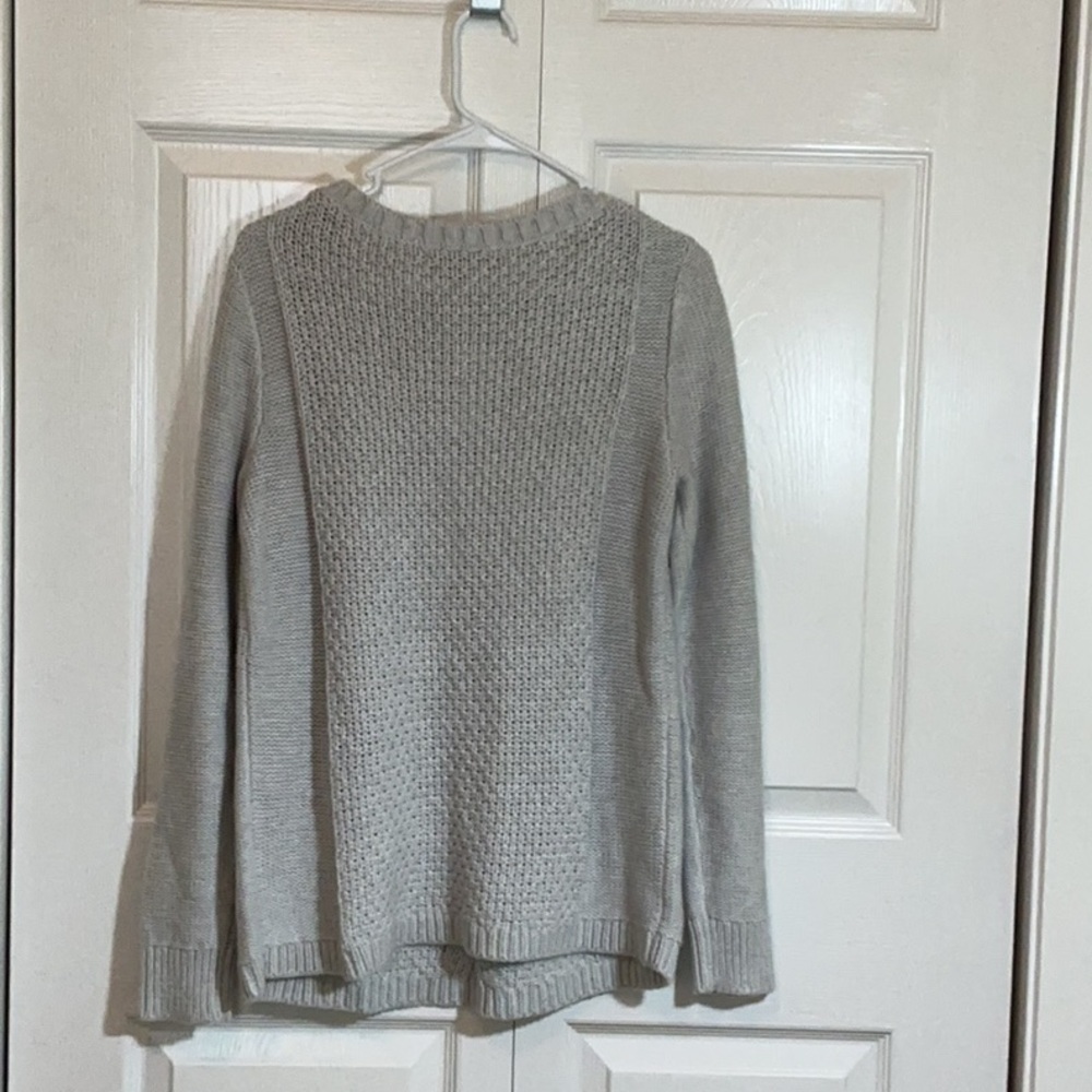 NWT Banana Republic Light Gray Cable Knit Sweater size Medium - Picture 7 of 10